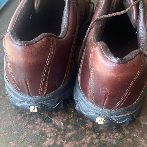 Athletic_Shoes